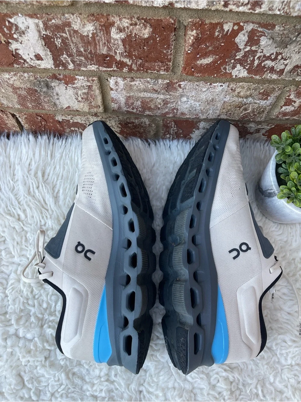 On Running Cloudstratus 3 Cream Horizon 10.5 Medium Athletic Sneakers